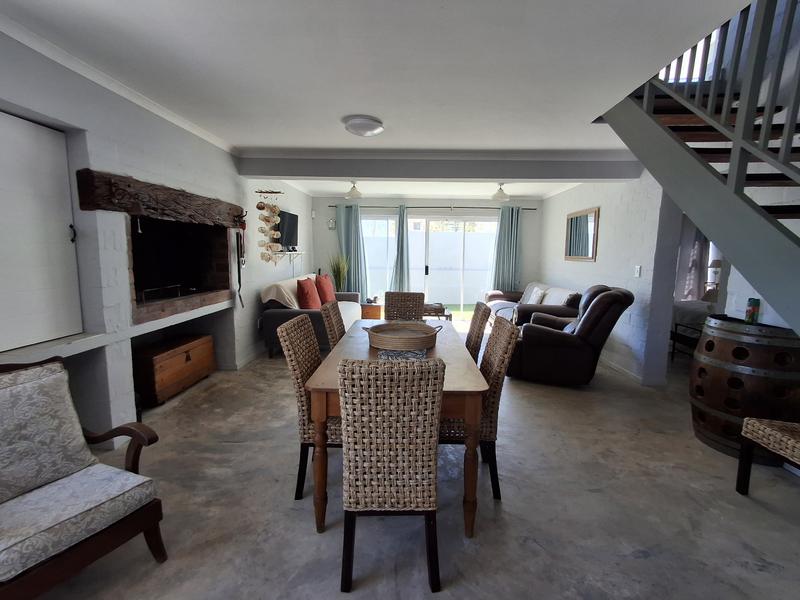 To Let 4 Bedroom Property for Rent in Britannia Bay Western Cape